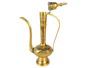 Pichet en laiton vintage, carafe à eau en métal avec motif floral gravé, col haut et bec courbé, décoratif pour table - Product Image 4