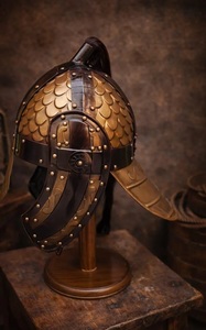 Casque Spartan Médiéval Doré en Laiton Antique Fait Main Poli avec Support de Présentation pour Cosplay, Art et Objets de Collection - Product Image 5