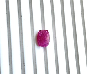 Rubí natural de 3.09 quilates, corte cojín, de Mozambique (H), piedra preciosa natural para la elaboración de joyería fina. - Product Image 1