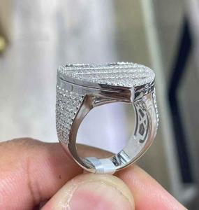 Bague élégante en argent sterling 925 plaqué or avec moissanite taille brillant sertie clos, idéale pour mariée, anniversaire, ou comme cadeau de bijoux. - Product Image 1
