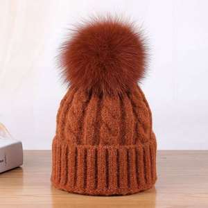 Bonnet en tricot noir unisexe avec pompon en fourrure, couleur unie, décontracté, chaud pour l'hiver, réglable, pour l'extérieur, la plage, les fêtes, pour adultes - Product Image 3