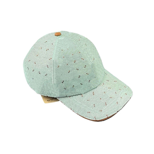 Casquette de baseball haut de gamme conçue pour une utilisation quotidienne avec un tissu léger et un look sportif et épuré. - Product Image 5