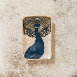 Plateau de service rectangulaire en métal à motif paon de luxe, bord doré, pour décoration intérieure et articles cadeaux de mariage - Product Image 1