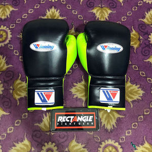 Guantes de boxeo RTS 100% de cuero vacuno genuino de primera calidad, personalizados para Parrot & Black Winning, para entrenamiento en gimnasio y boxeo. - Product Image 4