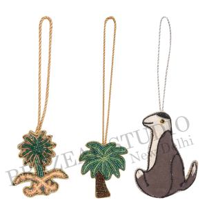 Adornos Navideños Personalizados Bordados en Terciopelo Satinado Ecológico Hechos a Mano por Brazeal Studio con Hilos Dorados - Product Image 4