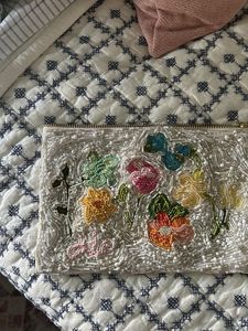 Monedero Bordado a Mano con Cuentas y Patrones Decorativos Únicos para Regalos Personalizados y Artículos Pequeños - Product Image 6