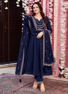 Conjunto indio pakistaní morado de seda bordada, traje Anarkali de manga larga, Salwar Kameez con Dupatta para bodas, ropa para mujer. - Product Image 3