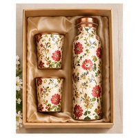 Ensemble traditionnel indien de bouteille d'eau en cuivre avec deux tasses, coffret cadeau pour les amateurs de boissons