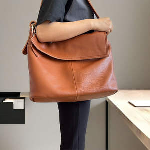 Sac bandoulière femme en cuir de vachette personnalisé, style créateur tendance 2025, achat en ligne - Product Image 6