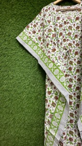 Kaftan Bohème Élégant en Coton pour Femme, Tunique Indienne Florale Faite à la Main, Robe Longue Ample d'Été, Imprimé Vert à Blocs, Séchage Rapide, Idéal pour les Vacances - Product Image 5
