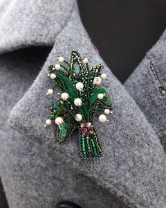MD HANDICRAFTS Broche artesanal con bordado artístico y cuentas, con cuentas personalizadas - Joyería de boda unisex de Uttar Pradesh - Product Image 2