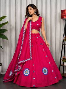 Conjunto de Lehenga Rosa Estampado para Boda con Dupatta Bordado, Blusa sin Mangas y Falda Línea A - Atuendo Étnico para Fiesta - Product Image 2