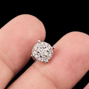 Vente en gros de boucles d'oreilles à clous en or jaune massif 18 carats avec diamants naturels ronds en grappe, fermoir à vis, bijoux fins, Memoria Jewels - Product Image 5