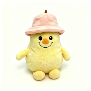 Pera de peluche personalizada con cara sonriente bordada, Pera de peluche con sombrero de cubo rosa, Pera de peluche con detalle de tallo marrón - Product Image 1
