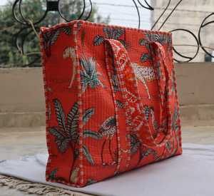 Sac fourre-tout bohème en coton matelassé fait main, imprimé animalier orange, sac à bandoulière ouvert, sac à main en coton fait main, style bohème chic - Product Image 1