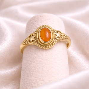 Bague ovale artisanale Moku Jewellery en cornaline naturelle et laiton, sertie clos, style glamour, pierre de naissance de septembre pour femme - Product Image 6