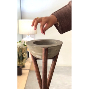 Brûleur d'encens unique en béton sur support trépied en bois avec enveloppe en jute rustique, décoration d'intérieur haut de gamme pour la vente en gros, idéal pour l'encens - Product Image 4