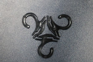 Présentoir de vente au détail innovant Kim Vu Minh écologique et peu encombrant avec crochets et cintres en plastique PP fabriqués au Vietnam - Product Image 5