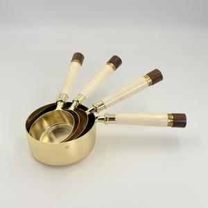 Juego de 4 Utensilios de Medición de Acero Inoxidable con Mango de Madera, Tazas y Cucharas para Cocina, Repostería y Café, al Precio Más Bajo - Product Image 1