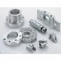 Raccord de tuyauterie métallique micro-usiné CNC avec finition dorée polie et construction de précision pour la tuyauterie industrielle
