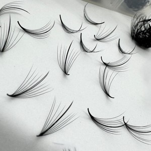 Extensions de cils pré-faits tendance, effet wispy 5D/7D/9D, faits à la main, naturels, longs, noir mat, en fibres synthétiques PBT, logo personnalisé - Product Image 4