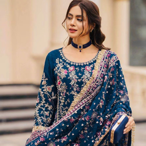 Ensemble de costume pakistanais en faux georgette lourdement brodé avec dupatta ornée de miroirs et de perles - Product Image 1