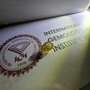 Diamante cultivado en laboratorio con certificación IGI, 3 quilates, corte pera, brillante modificado, color amarillo intenso, VVS2, diamante suelto para la elaboración de joyas. - Product Image 3