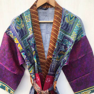 เสื้อคลุมอาบน้ำผ้าไหมเนื้อนุ่มหลากสี ยี่ห้อ Regal House Wear ชุดนอน เสื้อคลุมสไตล์อินเดีย วินเทจ ทำจากผ้าไหมซารีรีไซเคิล ขายส่ง - Product Image 1