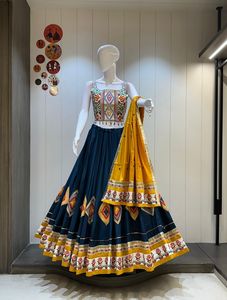 Exclusivo Conjunto Étnico de Algodón Romano Chaniya Choli con Dupatta de Borde de Gamthi Pesado para Navratri, Bodas y Festividades - Product Image 4