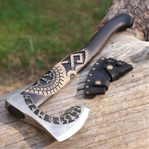 Hacha Vikinga de Acero al Carbono Forjada a Mano con Runas Nórdicas Grabadas, Mango de Madera de Fresno Tallado, Hacha de Camping con Funda de Cuero - Product Image 3