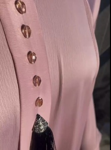 Abaya Maxi Romantique Nida en Crêpe Acrylique Infroissable à Motif Imprimé 3D, Fermeture Avant, Plissée, Boutons en Cristal, Coupe Longue et Ample - Product Image 3