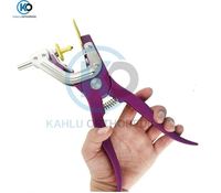 Pince d'application d'étiquettes auriculaires en acier durable et réutilisable, design personnalisé, finition satinée, instruments chirurgicaux vétérinaires
