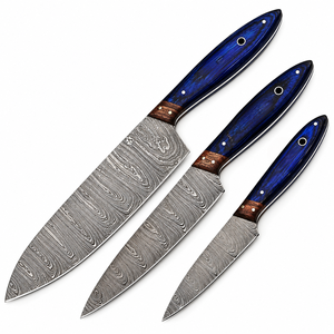 Ensemble de 3 couteaux de cuisine à motif Damas avec manches en bois bleu royal et lames argentées pour le chef, la découpe et la préparation des aliments - Product Image 1