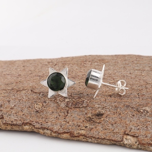 Pendientes de plata de ley 925 con turmalina verde, hechos a mano por un diseñador, para mujeres y niñas, ideales para fiestas. - Product Image 2