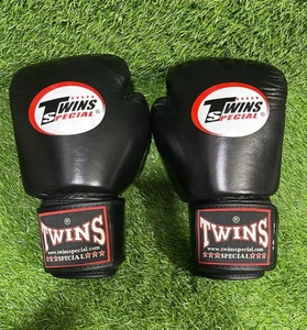 Guantes de Boxeo Twins Muay Thai MMA Hechos a Mano con Cuero Genuino de Vaca, para Entrenamiento Profesional, Sparring, Transpirables, con Agarre Ajustable - Product Image 5