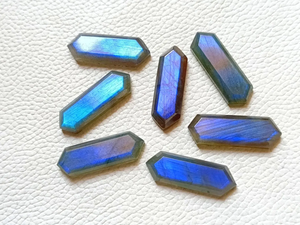 Piedra preciosa de labradorita azul fuego, hexagonal, facetada, con reverso plano, forma alargada, suelta, para la fabricación de joyas, colgantes y manualidades. - Product Image 3