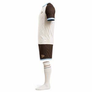 Uniforme de Fútbol Personalizado para Hombre, Blanco y Marrón con Estampado Geométrico, Manga Corta, Absorbe la Humedad, Ajuste Atlético, para Todas las Temporadas - Product Image 4