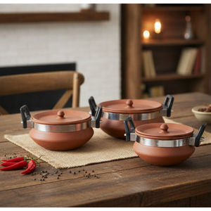 Ensemble de vaisselle en argile terracotta avec couvercles et support en acier inoxydable (lot de 3) - Écologique et réutilisable - Product Image 1