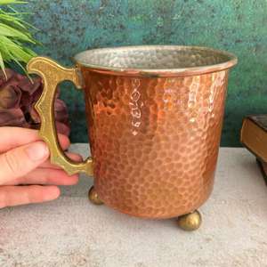 Mug en cuivre antique style vintage à texture texturée, base à boules, mugs à bière de luxe, impression de logo personnalisé, tasse en cuivre à prix abordable - Product Image 1