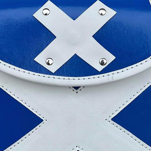 Traje Escocés Highland de Cuero Vegano Blanco con Cruz Escocesa Azul y Sporran con Cadena - ¡El Más Vendido! - Product Image 4