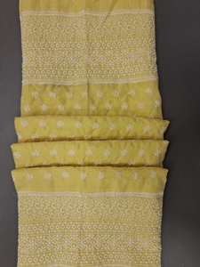 Tela de Algodón Amarillo Premium de Alta Demanda con Bordado Schiffli - Material con Diseño Floral Blanco y Borde Étnico Multicapa Pesado - Product Image 2