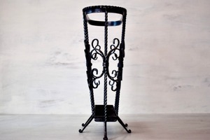 ที่เก็บร่มโลหะสีดำดีไซน์ทันสมัยสำหรับโรงแรม สำนักงาน ร้านกาแฟ และพื้นที่ค้าปลีก โซลูชั่นทางเข้าที่ใช้งานได้จริงและมีสไตล์ - Product Image 5