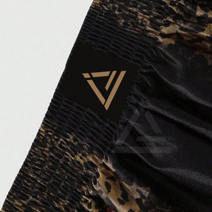 Shorts de Muay Thai pour hommes, coupe facile et confortable, pour l'entraînement et les combats, idéal pour la salle de sport et les arts martiaux. - Product Image 4