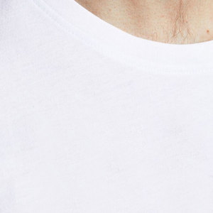 T-shirt décontracté à manches courtes pour homme, col rond, coupe classique, en tricot écologique, avec logo frontal blanc et bleu marine - Product Image 2