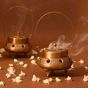 Porte-encens Havan Dhoop Dani en laiton orné, fait main, pour la vente en gros mondiale, restaurants, hôtels, décoration intérieure - Product Image 1
