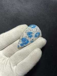 Cabochon en jaspe K2 naturel, pierre précieuse artisanale pour la fabrication de bijoux, pierre à taches bleues, 51,40 ct, 45x23x6 mm - Product Image 4