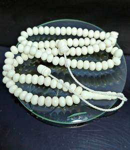 Tasbih Artisanal Moderne Écologique en Os, 99 Perles, Perles de Prière Islamiques de Forme Naturelle, Art de Collection - Product Image 5