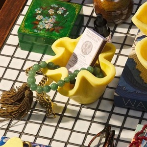 Jarrón de Flores de Resina Amarillo de Alta Calidad, Moderno, Artesanal, Ecológico, Duradero e Impermeable para Decoración del Hogar y Bodas - Product Image 3