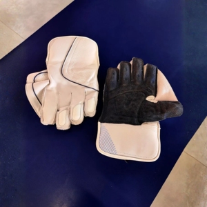 High Quality Durable <b>Cricket</b> Keeping Gloves Made of Leather for Match and Training Ambidextrous Double-Stitched Design - Product Image 2