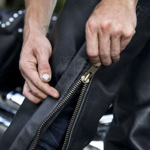 Chaps d'équitation en cuir véritable de qualité supérieure, légers, durables, confortables, imperméables et coupe-vent, pour l'extérieur et le style western - Product Image 4
